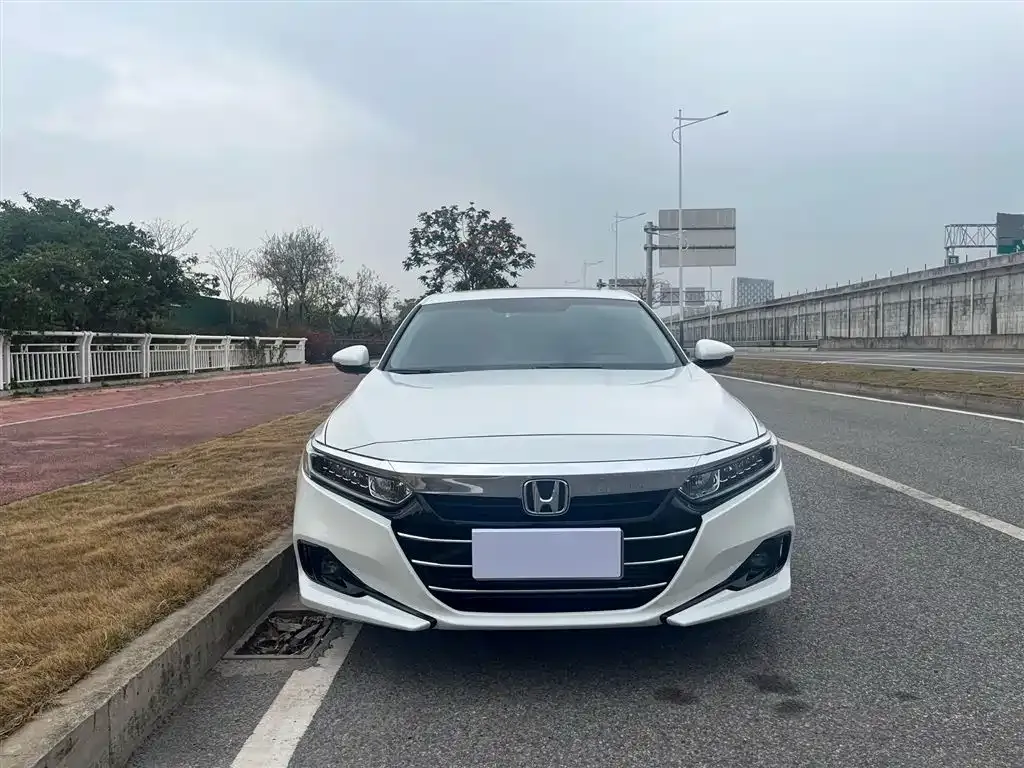 Honda Accord — фото 7