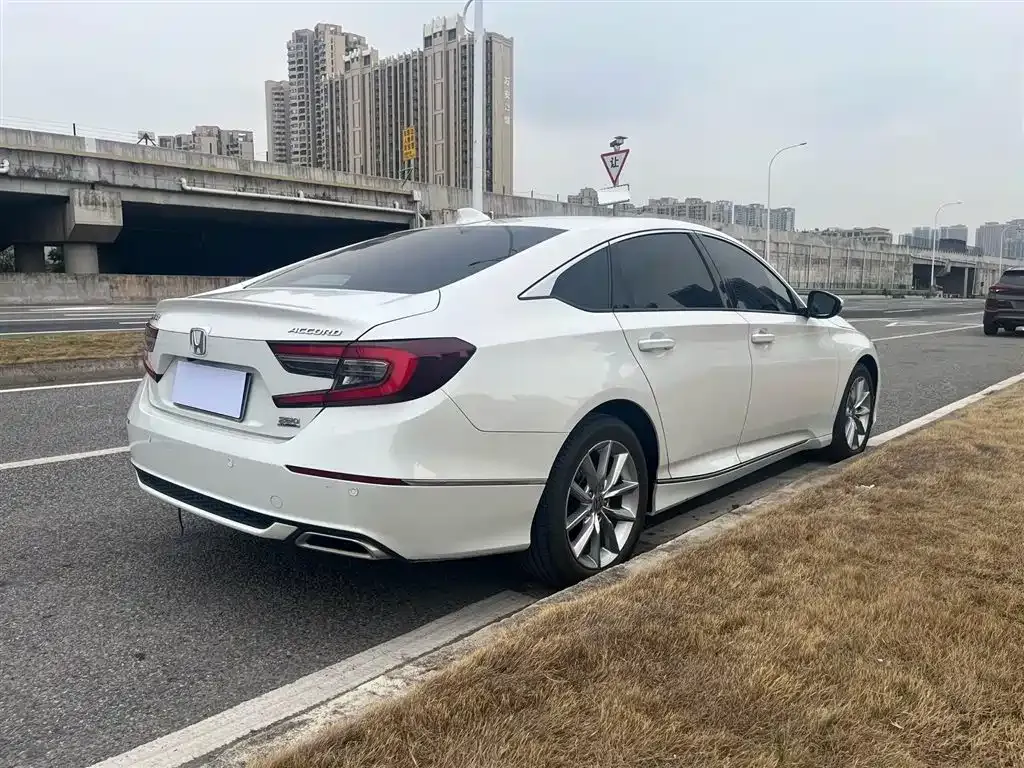 Honda Accord — фото 8
