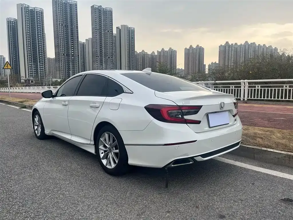 Honda Accord — фото 6