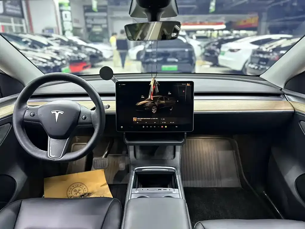 Tesla Model Y — фото 6