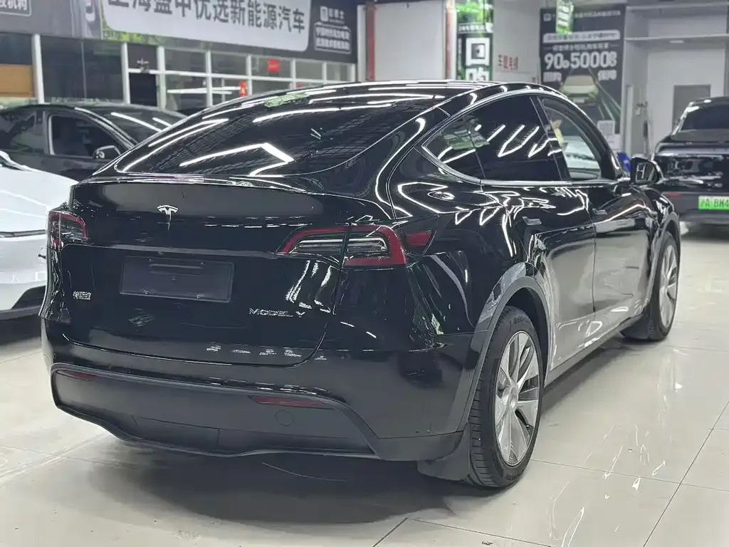 Tesla Model Y — фото 5