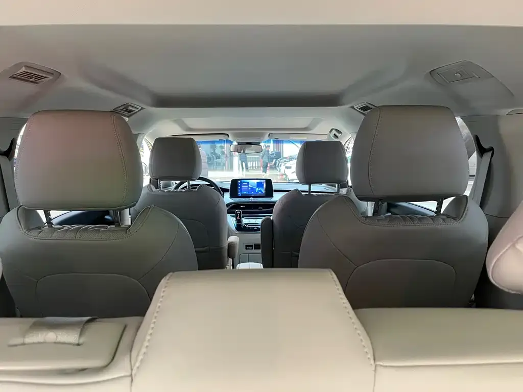 Buick GL8 2024 из CN, фото 3