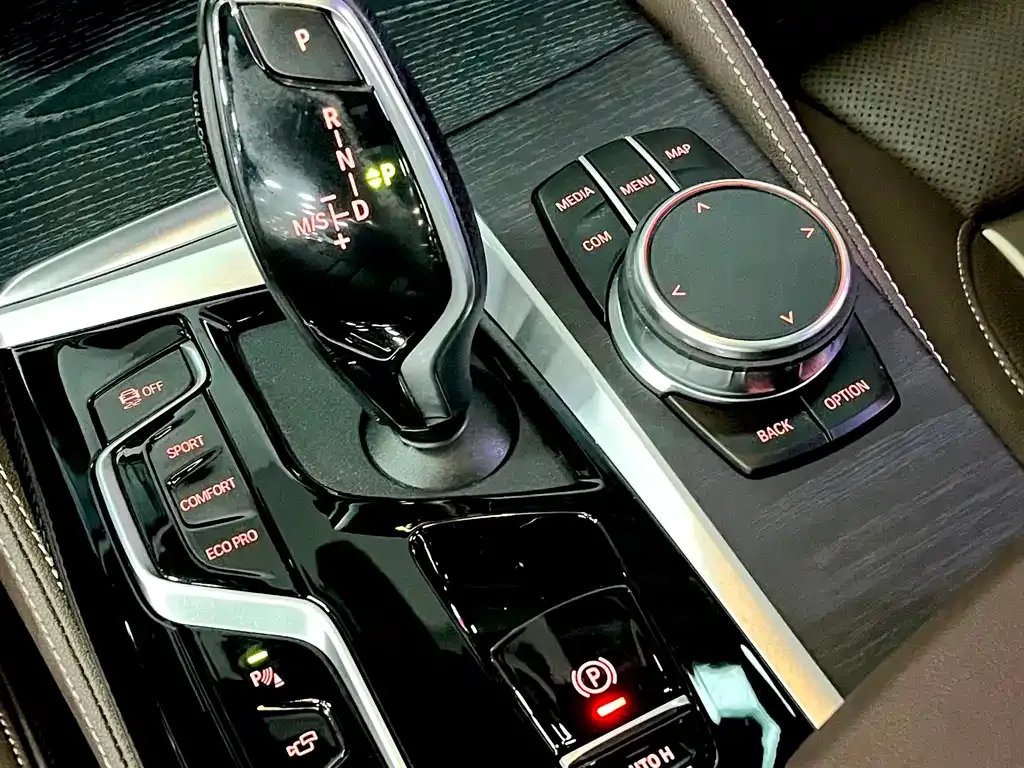 BMW 5 Series — фото 4