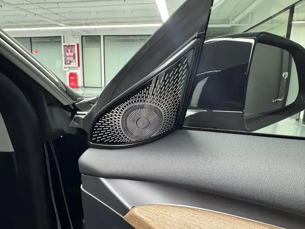Tesla Model 3 — фото 4