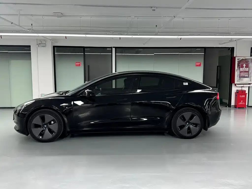 Tesla Model 3 — фото 3