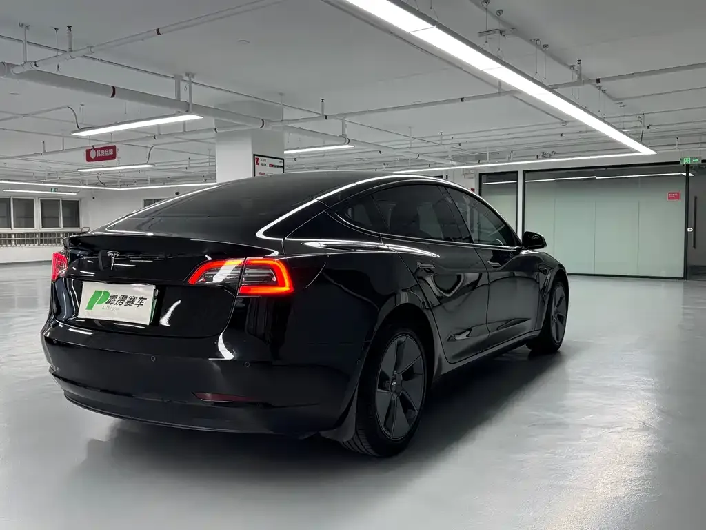 Tesla Model 3 — фото 8