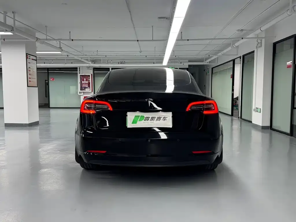 Tesla Model 3 — фото 7