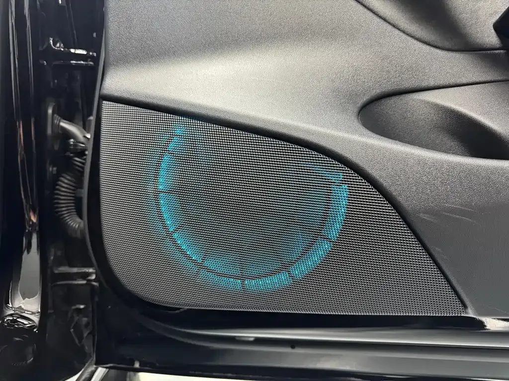 Tesla Model 3 — фото 10