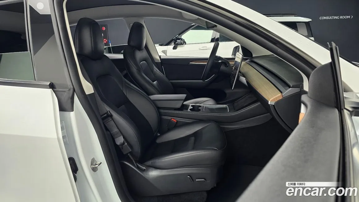 Tesla Model Y — фото 10