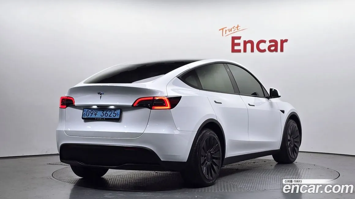 Tesla Model Y — фото 2