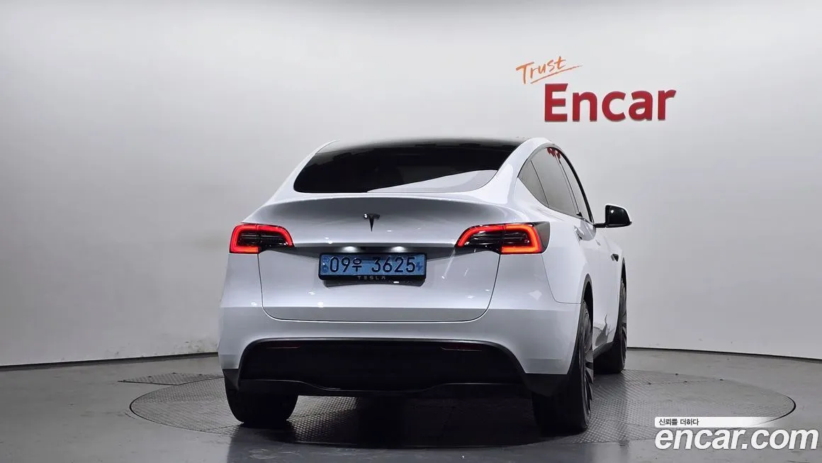 Tesla Model Y — фото 6