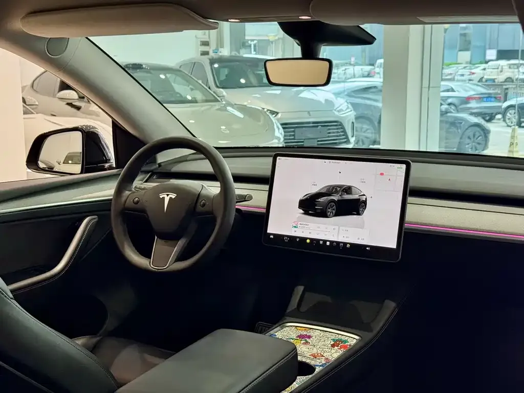 Tesla Model Y — фото 9