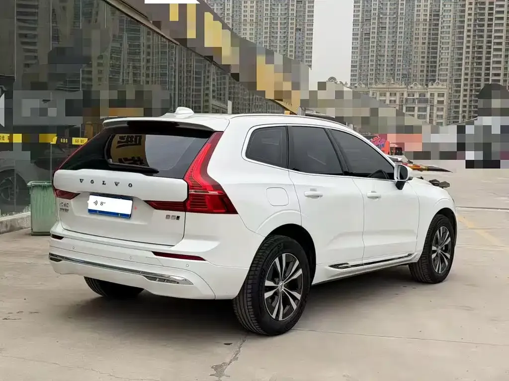 Volvo XC60 — фото 10