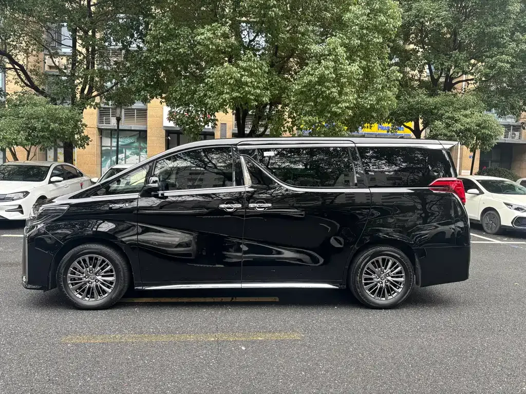 Toyota Alphard 2022 из CN, фото 3