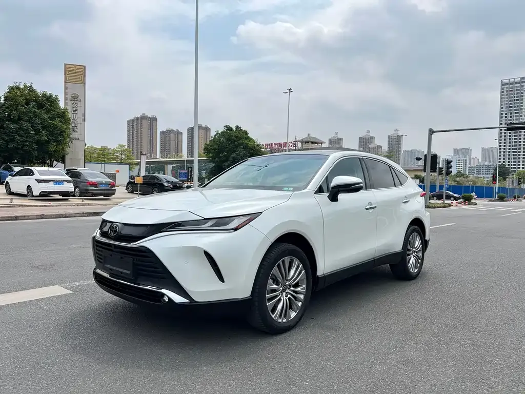 Toyota Harrier — фото 1