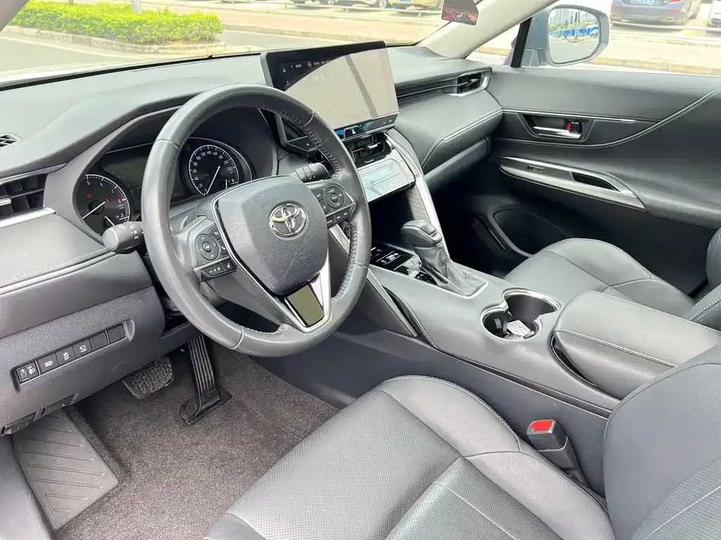 Toyota Harrier — фото 2