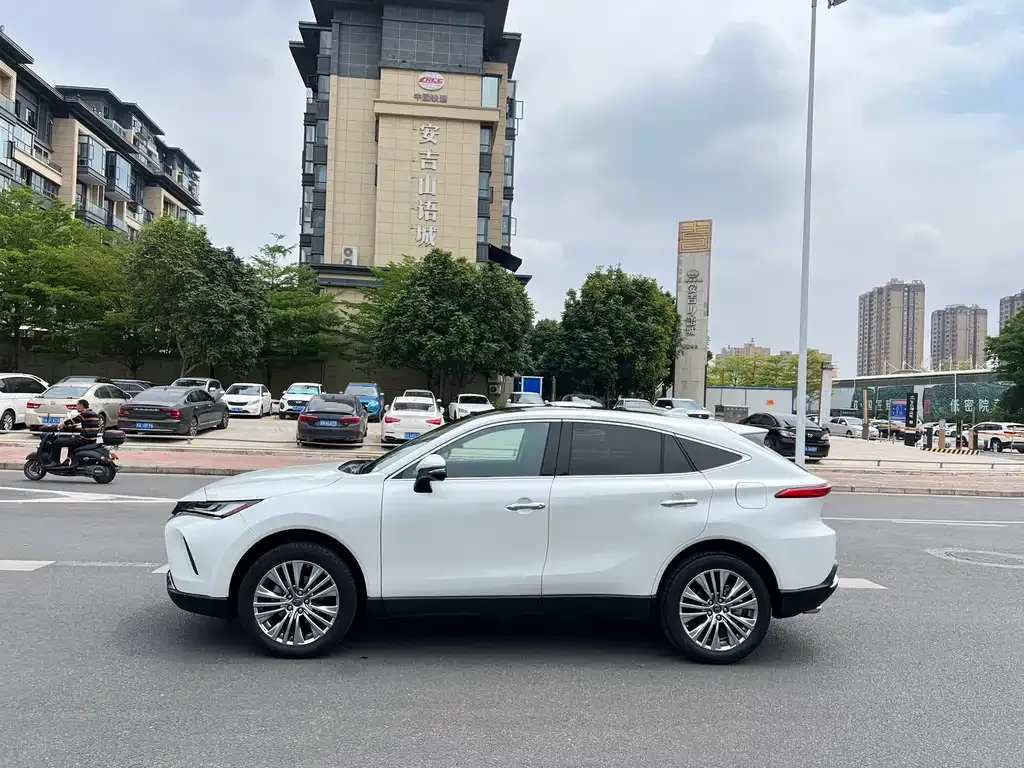 Toyota Harrier — фото 5