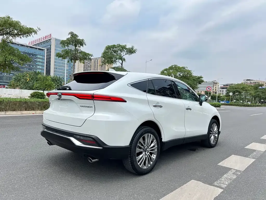 Toyota Harrier — фото 10