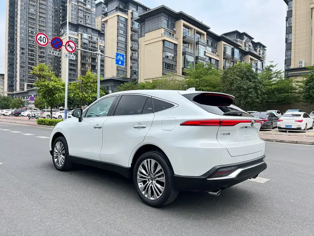 Toyota Harrier — фото 4