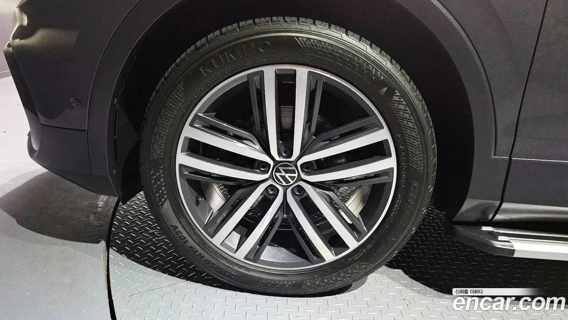 Volkswagen Tiguan — фото 4