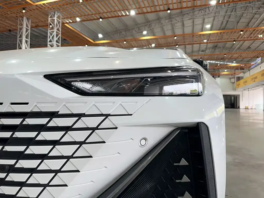 Changan UNI-V 2023 из CN, фото 3