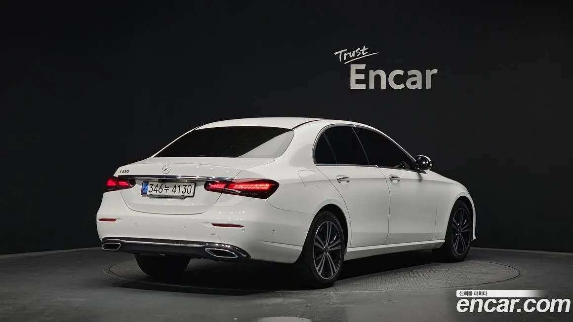 Mercedes-Benz E-Class — фото 3
