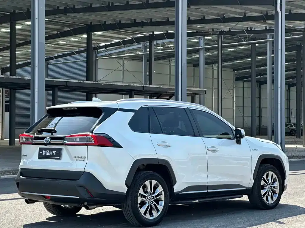 Toyota Wildlander — фото 10