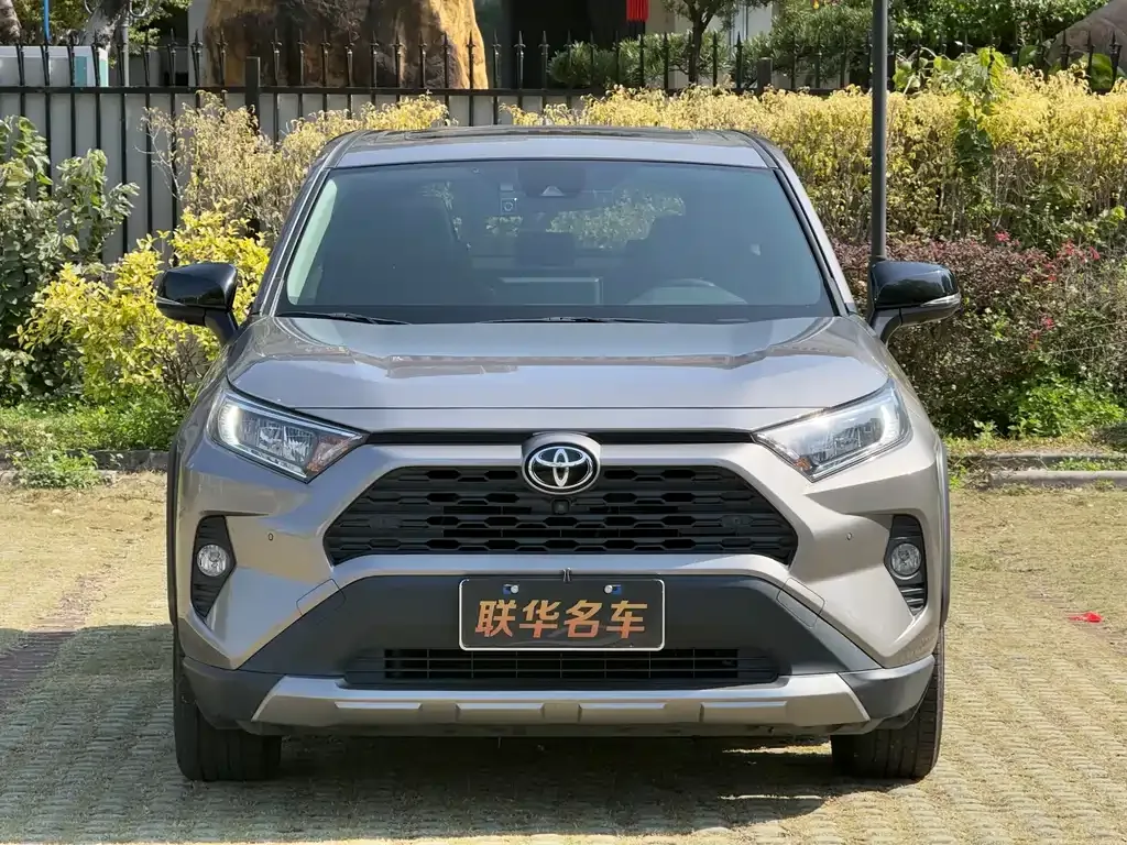 Toyota RAV4 2023 из CN, фото 2
