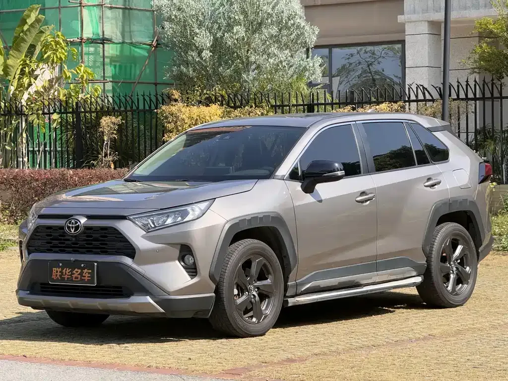 Toyota RAV4 2023 из CN, фото 3