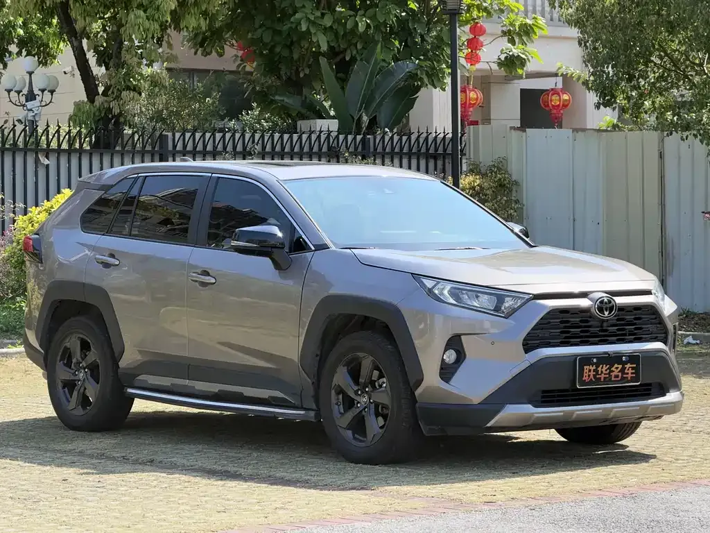 Toyota RAV4 2023 из CN, фото 5