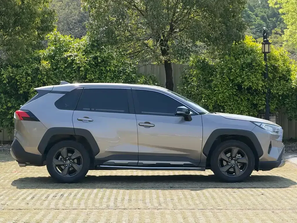 Toyota RAV4 2023 из CN, фото 8