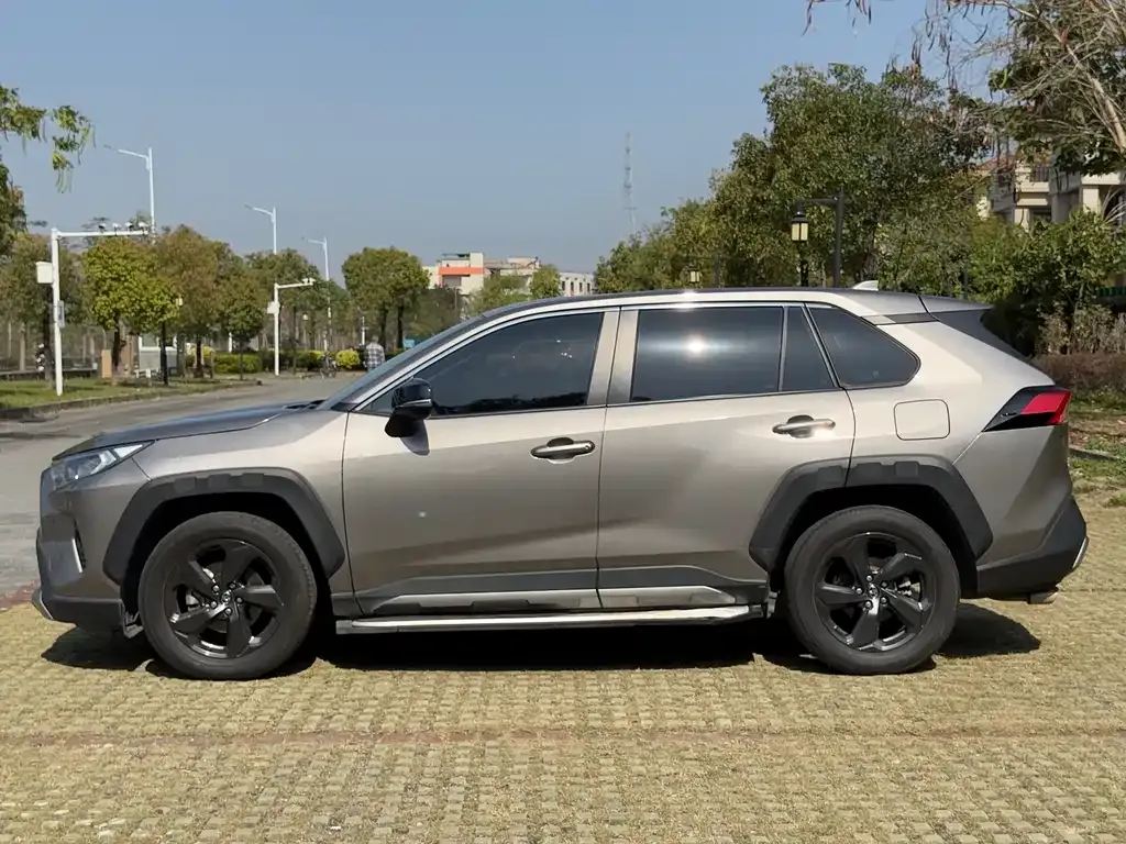 Toyota RAV4 2023 из CN, фото 6