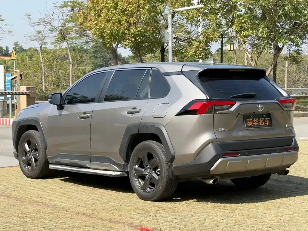 Toyota RAV4 2023 из CN, фото 10