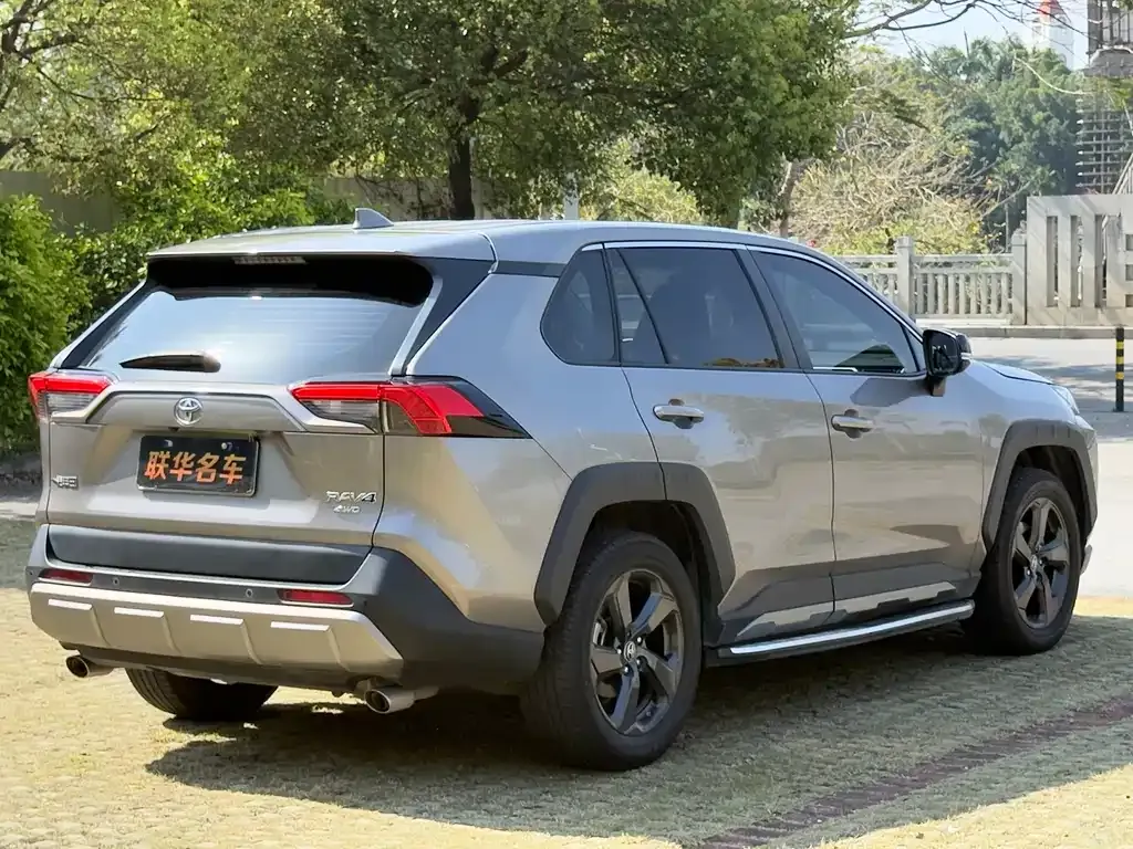 Toyota RAV4 2023 из CN, фото 9