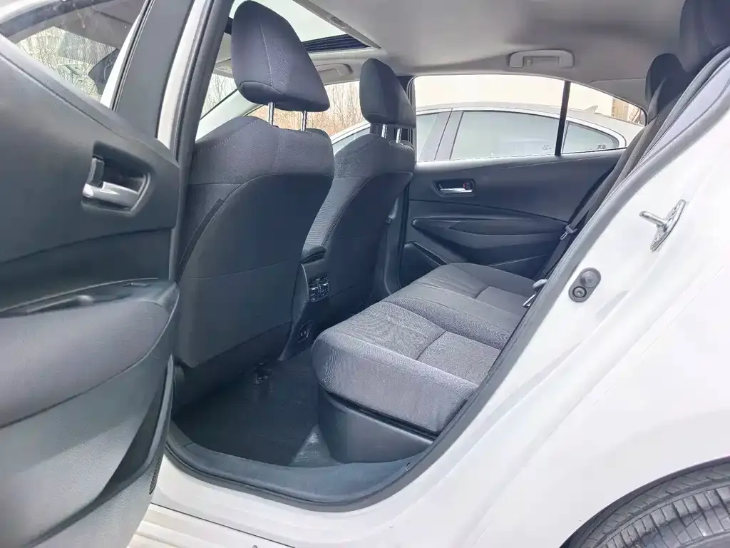 Toyota Corolla 2023 из CN, фото 2