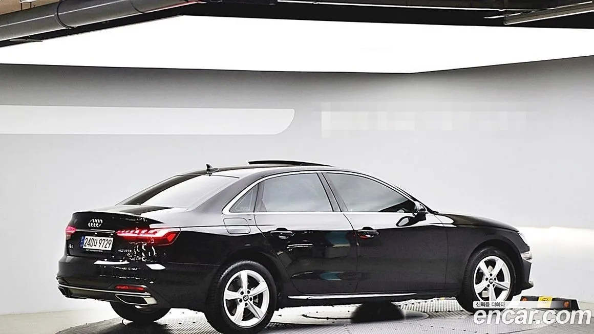 Audi A4 — фото 9