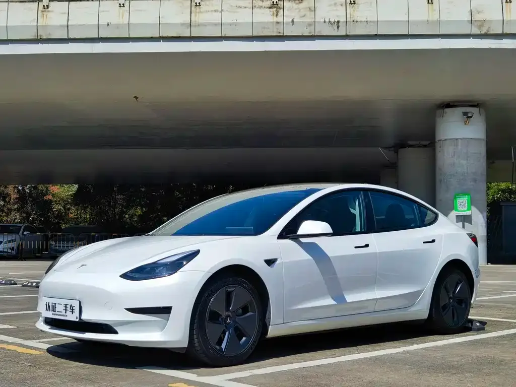 Tesla Model 3 — фото 1