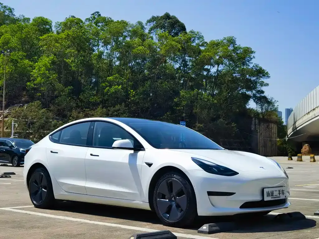Tesla Model 3 — фото 7
