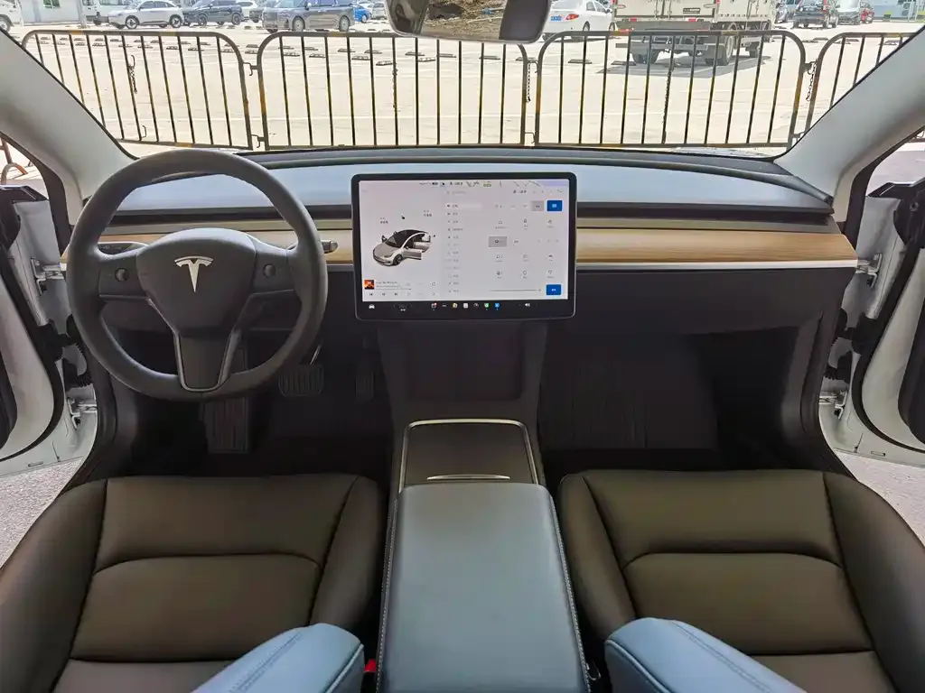 Tesla Model 3 — фото 4