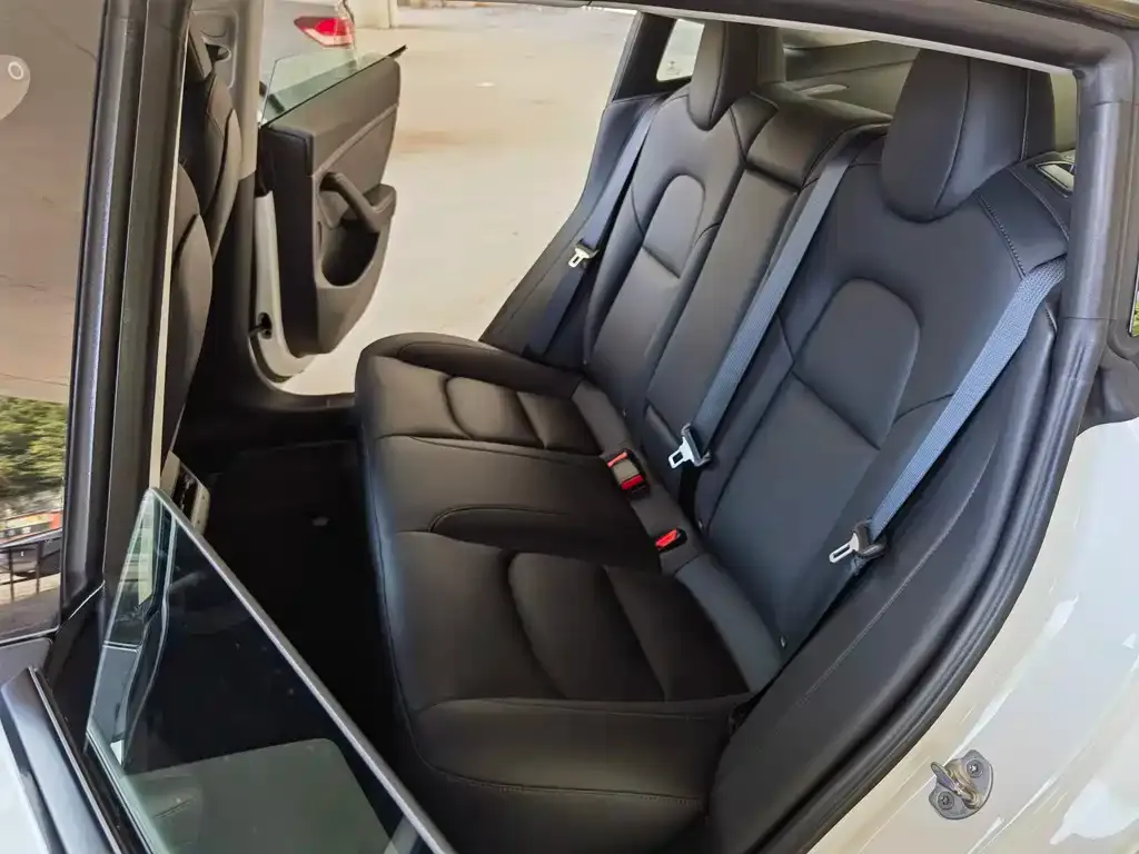 Tesla Model 3 — фото 10