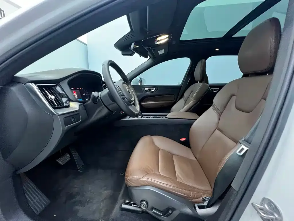 Volvo XC60 2022 из CN, фото 6