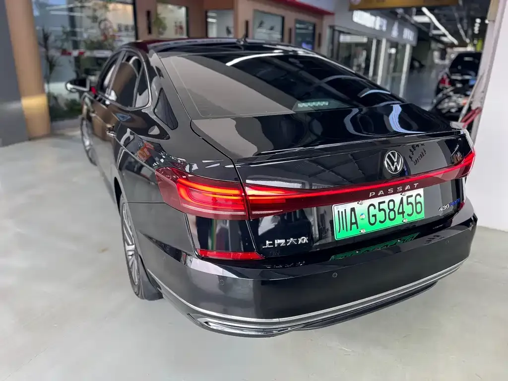 Volkswagen Passat New Energy — фото 2