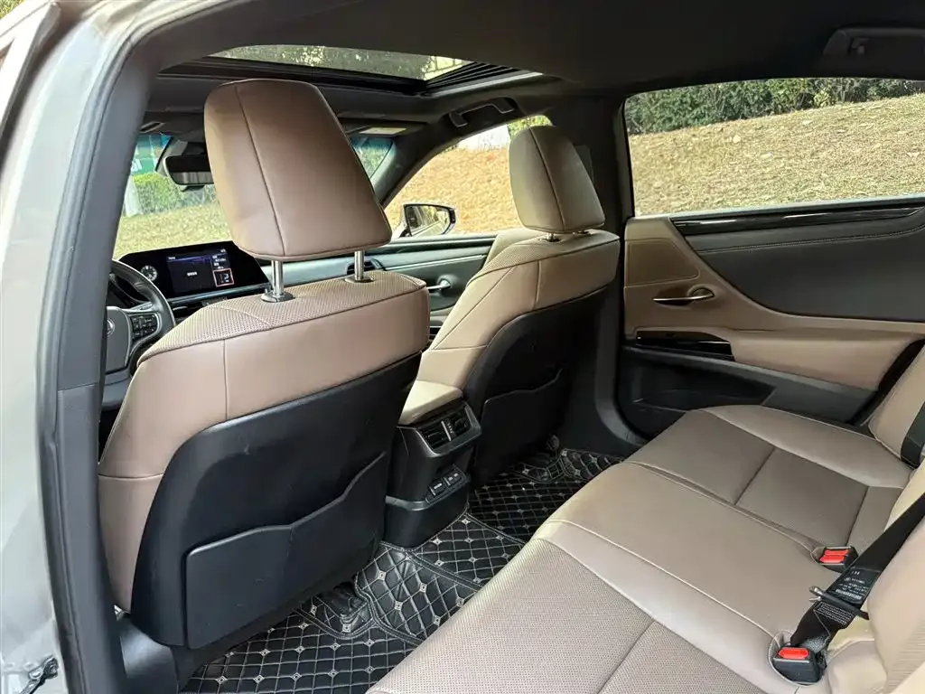 Lexus ES 2021 из CN, фото 2