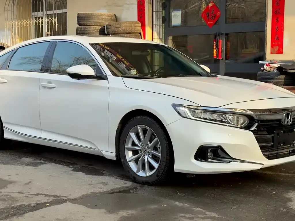 Honda Accord — фото 1