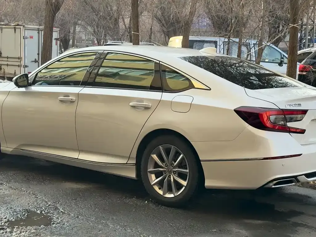Honda Accord — фото 9