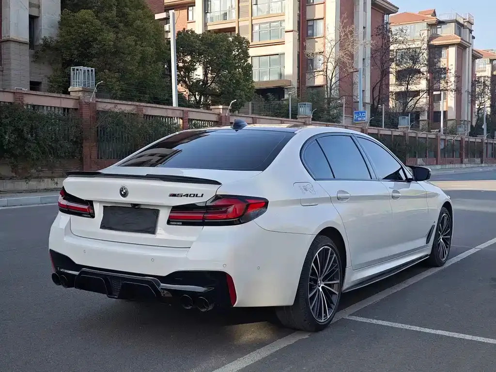 BMW 5 Series — фото 10