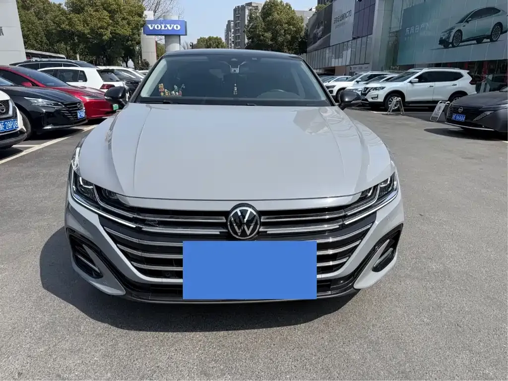 Volkswagen CC 2023 из CN, фото 1