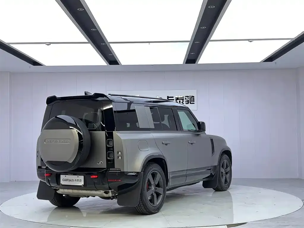 Land Rover Defender — фото 10