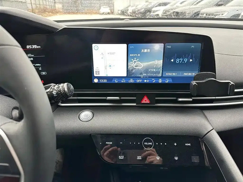 Hyundai Elantra 2023 из CN, фото 2