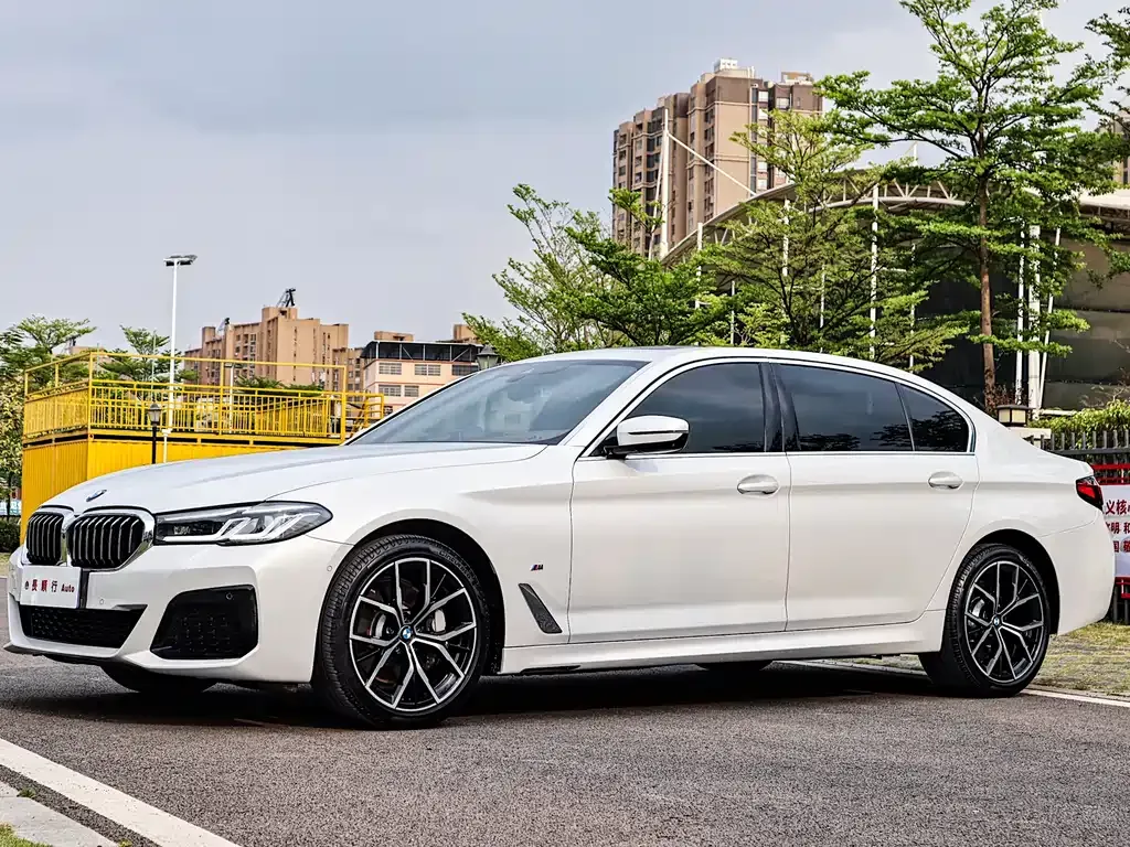 BMW 5 Series — фото 1